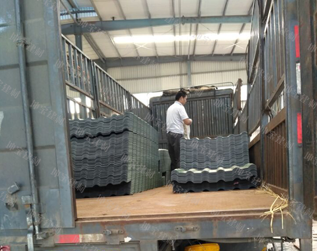 甘肅綠色生態園草綠色樹脂瓦已發貨