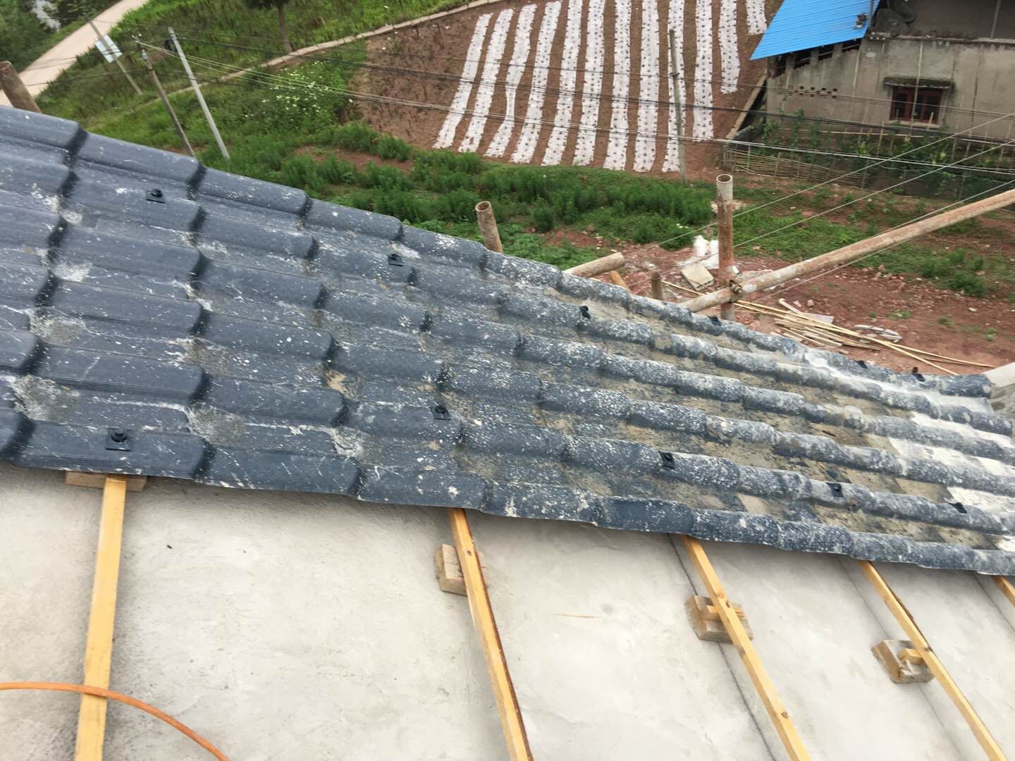 合成樹(shù)脂瓦 秸稈瓦安裝視頻教程,文字安裝步驟解答