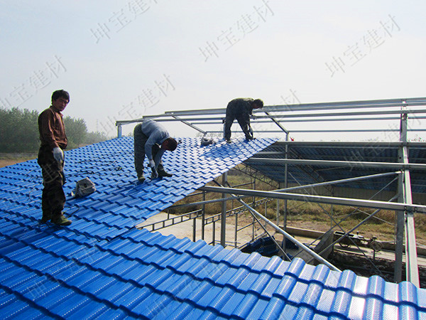 廠房新建翻新,不僅要選對(duì)秸稈瓦,還得用對(duì)顏色