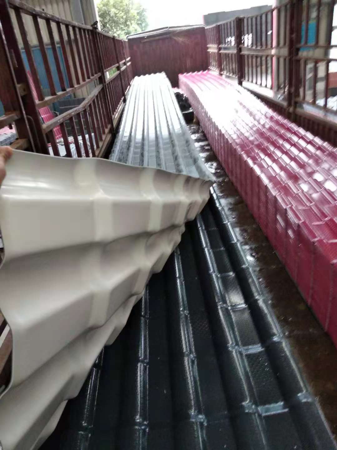 三層白底樹(shù)脂瓦 三層白底樹(shù)脂瓦