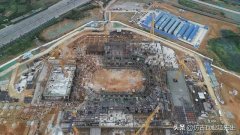 彩鋼瓦已經(jīng)被樹脂瓦所取代，龍泉驛區(qū)的這些屋頂已經(jīng)發(fā)生了很大的