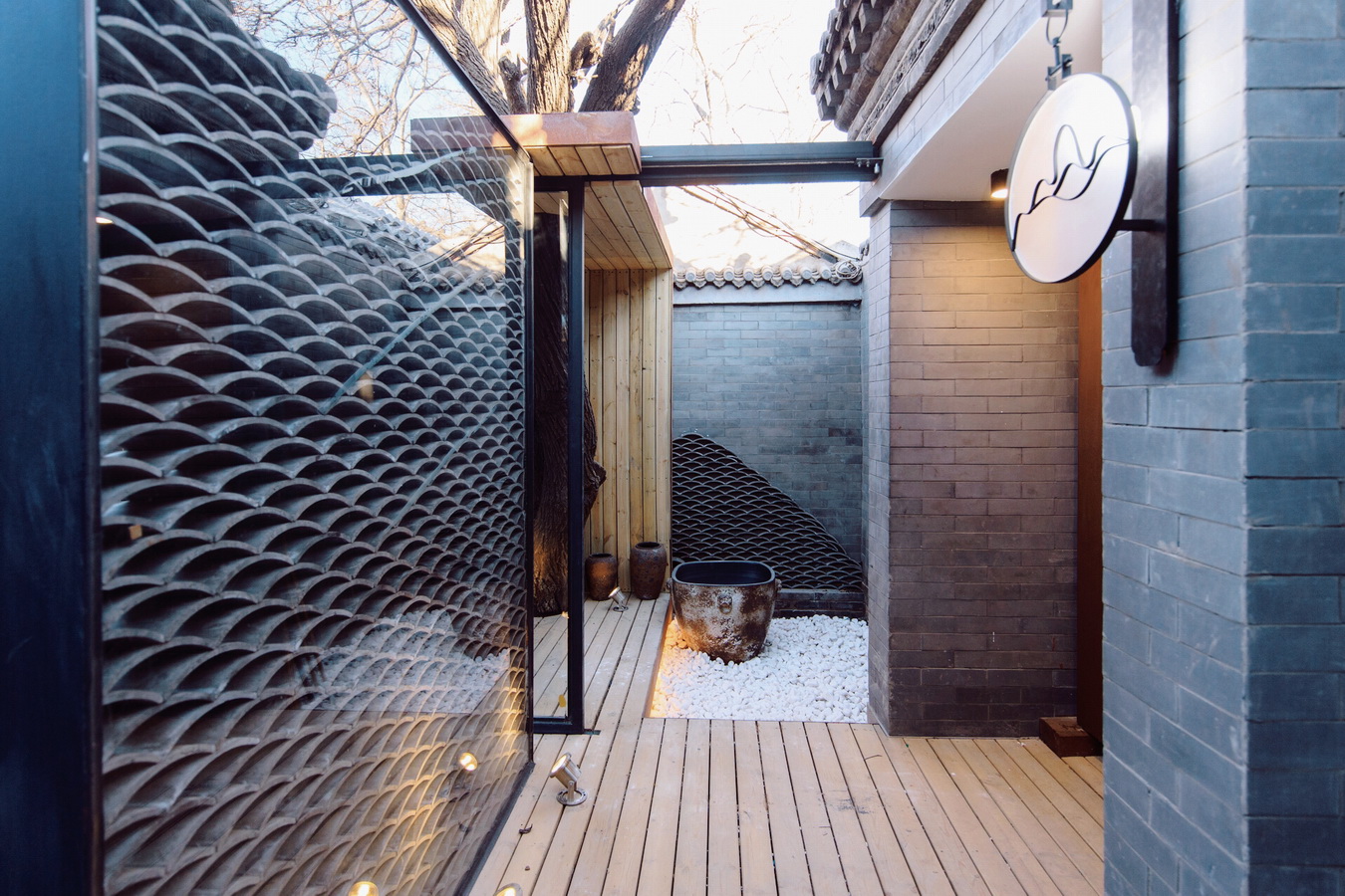 1550651443989071.jpg 調整大小 10_入口玄關望向樹院-許小東.jpg