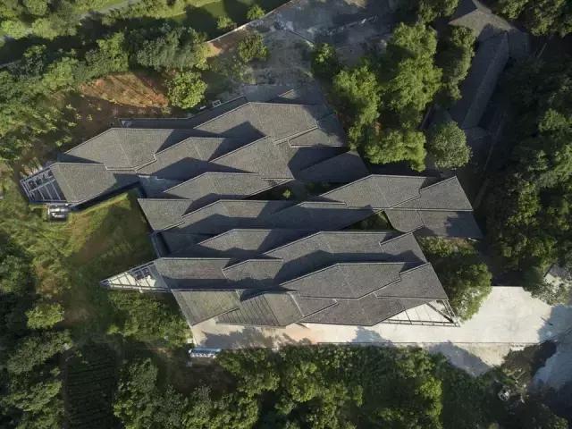 青瓦灰墻,高瓴飛檐,處處消磨時光