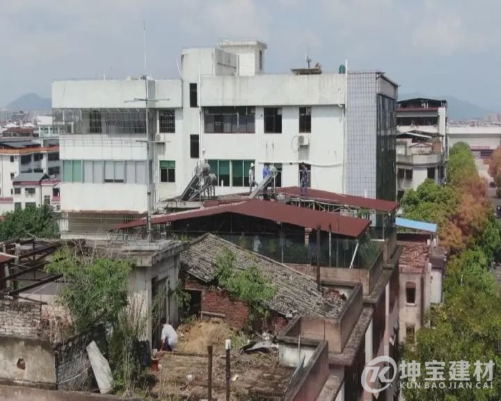 除隱患 提形象 梅州:干群合力齊參與 鐵皮瓦整治在行動