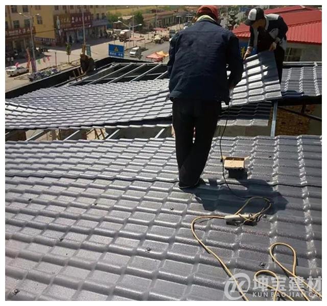 裝修屋頂選彩鋼瓦好還是合成樹脂瓦好?選對了直接節(jié)省幾千元