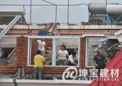 別人“平改坡”這家“坡改平”樓頂建違法陽光房房管部說:整改