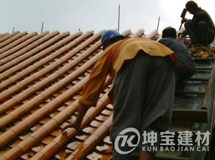 農村屋頂蓋琉璃瓦的坡度多少?多少錢一塊?安裝步驟是什么? 農村屋頂蓋琉璃瓦的坡度多少?多少錢一塊?安裝步驟是什么?