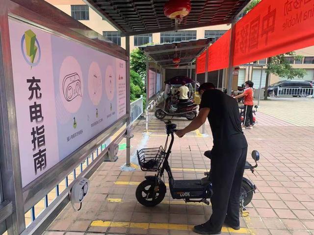 樹脂瓦搭建電動車停車大棚帶充電樁